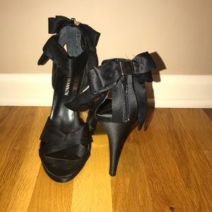 Black high heels with bow